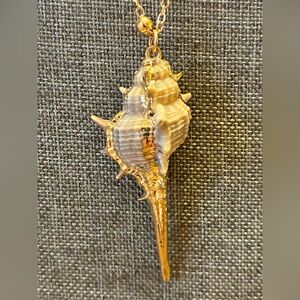 Coastal Gold Accent Shell Pendant Necklace NEW great for GIFT 🎁